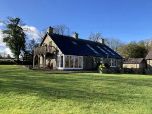 Bryn Isaf - Exterior